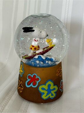 Vintage Westland Peanuts Snoopy & Woodstock Surfing Snow Globe Floral Red Blue